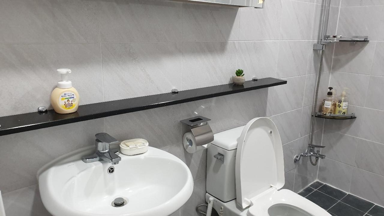 Hongdae Zoe Three Room House Seoul Exterior foto